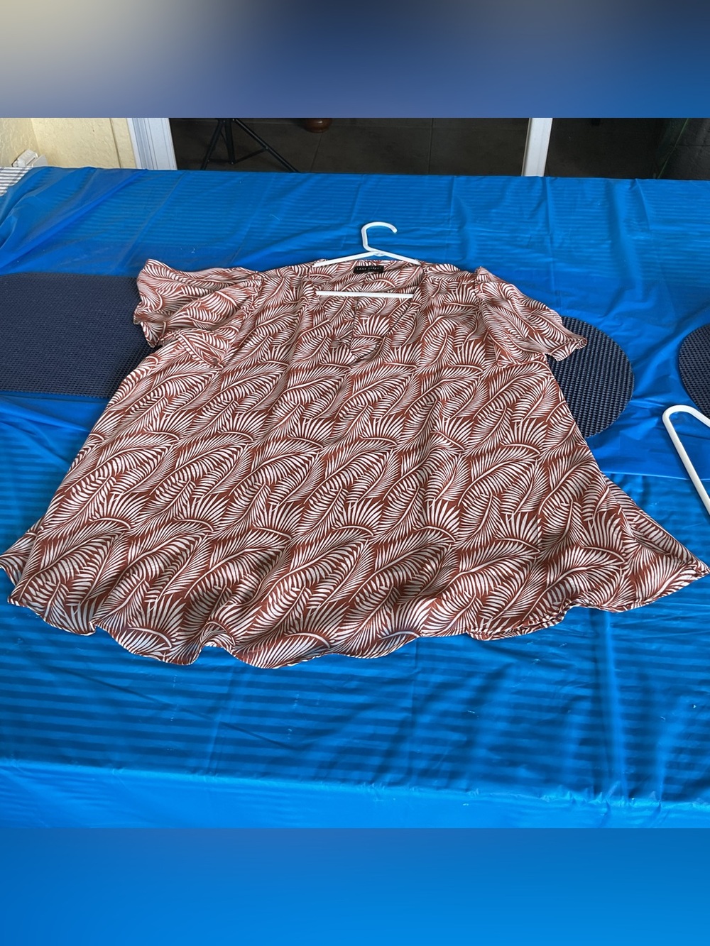 Lane Bryant Rust and White Leaf-Pattern Short Sleeve Blouse